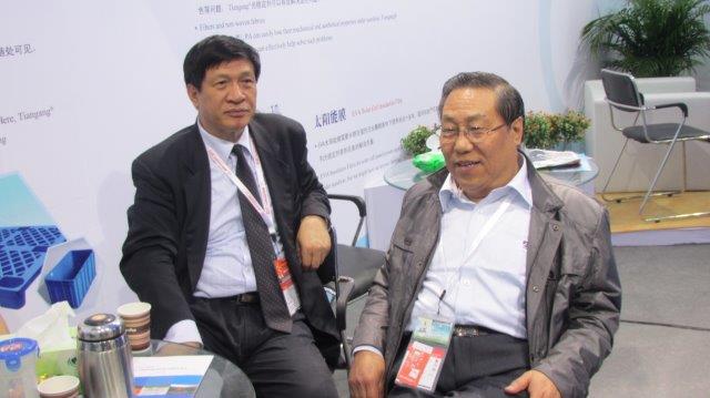 中塑協(xié)領(lǐng)導(dǎo)視察天罡公司Chinaplas2012展位